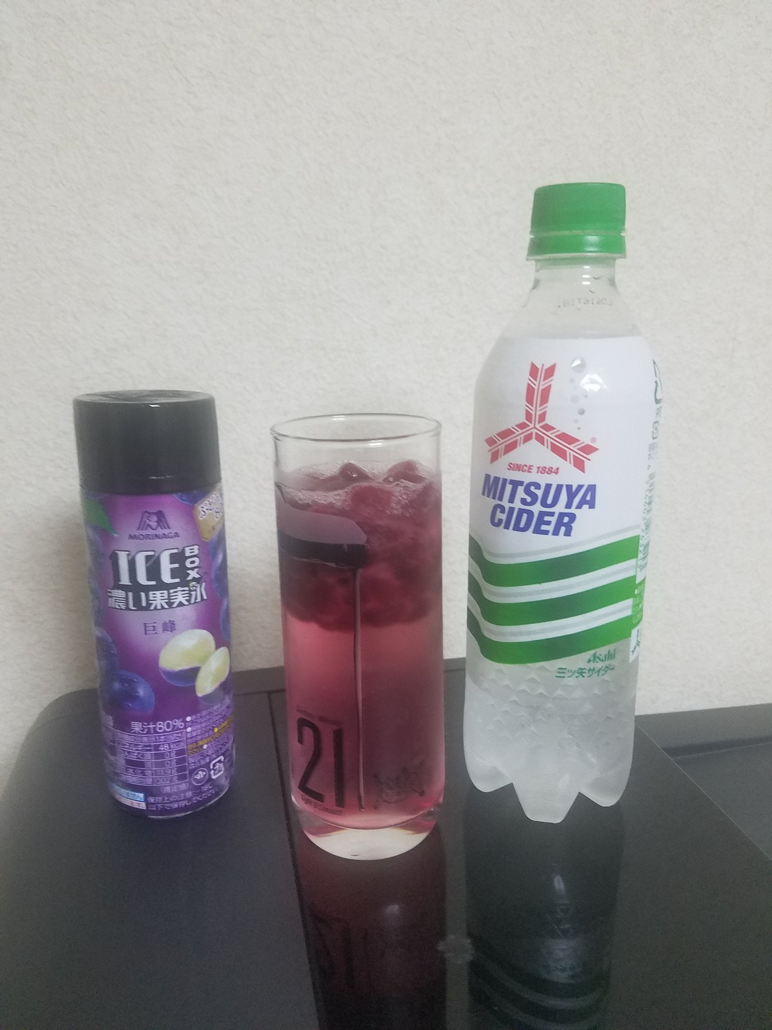 上野祥吾 報告 毎年この時期は Icebox 濃い果実氷 を食べるんだけど それでピンと閃いた これを氷代わりにしてサイダーを飲んでみたら これがまぁ美味くて美味くてこの夏はこれしかないと言う程の革命的美味さだと思っていたんだけどどちらも中途