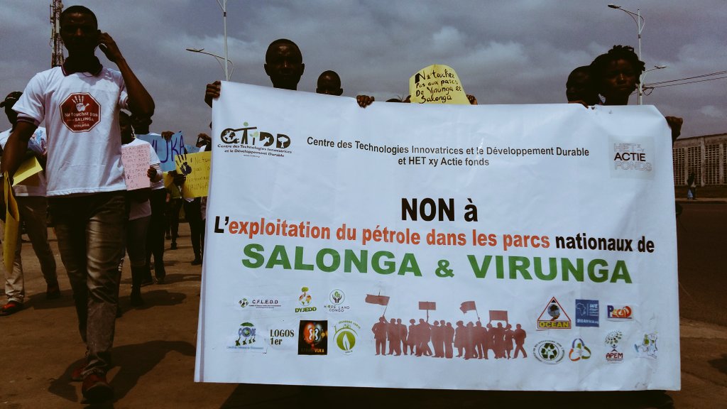 Hlcasbl's tweet photo. Marche contre l'exploitation du pétrole ds #ParcVirunga & #Salonga Seul message TOUCHE PAS À MON SALONGA ni À MON VIRUNGA #AfrikaVuka
plusieurs organisation
sensibilisent et disent non à l'exploitation du Pétrole #Ecogeste @350Africa @Thelma710 @GoFossilFree @UNESCOKinshasa https://t.co/IR4lD0Slby