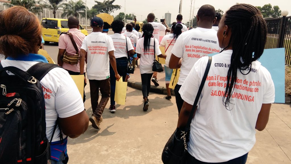 Hlcasbl's tweet photo. Marche contre l'exploitation du pétrole ds #ParcVirunga & #Salonga Seul message TOUCHE PAS À MON SALONGA ni À MON VIRUNGA #AfrikaVuka
plusieurs organisation
sensibilisent et disent non à l'exploitation du Pétrole #Ecogeste @350Africa @Thelma710 @GoFossilFree @UNESCOKinshasa https://t.co/IR4lD0Slby