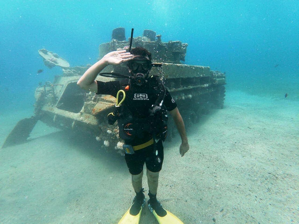 JordanFrogman1's tweet photo. That's what it looks like when you try diving for the first time ( Knowing that Osama is not good at swimming, NOT GOOD AT SWIMMING and the result was #impressive ) 😅👌  

Call us NOW and try it with #MrFrogman 

+962 795 694 980
+03 205 11 99 https://t.co/9gXE4eQydI
