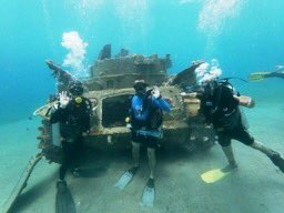 JordanFrogman1's tweet photo. That's what it looks like when you try diving for the first time ( Knowing that Osama is not good at swimming, NOT GOOD AT SWIMMING and the result was #impressive ) 😅👌  

Call us NOW and try it with #MrFrogman 

+962 795 694 980
+03 205 11 99 https://t.co/9gXE4eQydI