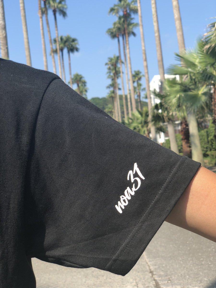 isarin1's tweet photo. 本日20:00〜発売開始です🌴🌴
数量限定、再販はないのでお見逃しなく💖

¥4500 
ブラック・ホワイト

男性はXL
女性はLをオススメします！✌️

https://t.co/FFPfBsJbYx https://t.co/BEyfXn4MpH