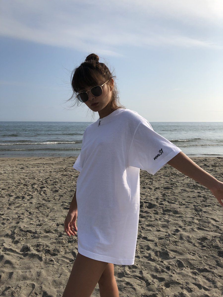 isarin1's tweet photo. 本日20:00〜発売開始です🌴🌴
数量限定、再販はないのでお見逃しなく💖

¥4500 
ブラック・ホワイト

男性はXL
女性はLをオススメします！✌️

https://t.co/FFPfBsJbYx https://t.co/BEyfXn4MpH