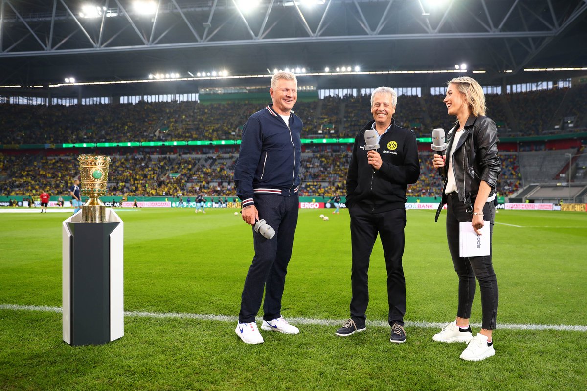 SPORT1_PR's tweet photo. 2,2 Mio. Zuschauer sehen @BVB-Sieg bei @DFB_Pokal-Premiere auf @SPORT1. Danke an unser großartiges Team vor und hinter der Kamera für diesen tollen Auftakt an unserem langen Pokal-Wochenende!#DFBPokal #KFCBVB #kfc05 #bvb #meinpokal #pokalfieber #mittendrin https://t.co/zafAbjZBOW https://t.co/OZL0eEyr2T