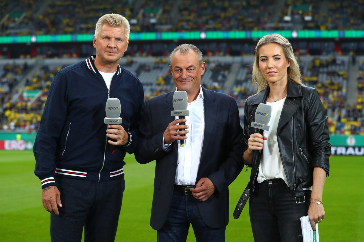 SPORT1_PR's tweet photo. 2,2 Mio. Zuschauer sehen @BVB-Sieg bei @DFB_Pokal-Premiere auf @SPORT1. Danke an unser großartiges Team vor und hinter der Kamera für diesen tollen Auftakt an unserem langen Pokal-Wochenende!#DFBPokal #KFCBVB #kfc05 #bvb #meinpokal #pokalfieber #mittendrin https://t.co/zafAbjZBOW https://t.co/OZL0eEyr2T