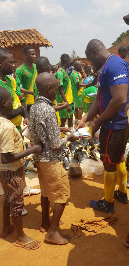 freelance_BDI's tweet photo. Rodrigue Nshimirimana a invité la population de Busoni à rester sereine et vigilante, surtout que la province est frontalière. Il leur a exhorté de multiplier des activités de développement et développer l'esprit du patriotisme. 4// #Burundi #Busoni #Kurundo @IntumwaNews https://t.co/endMjwHWg9