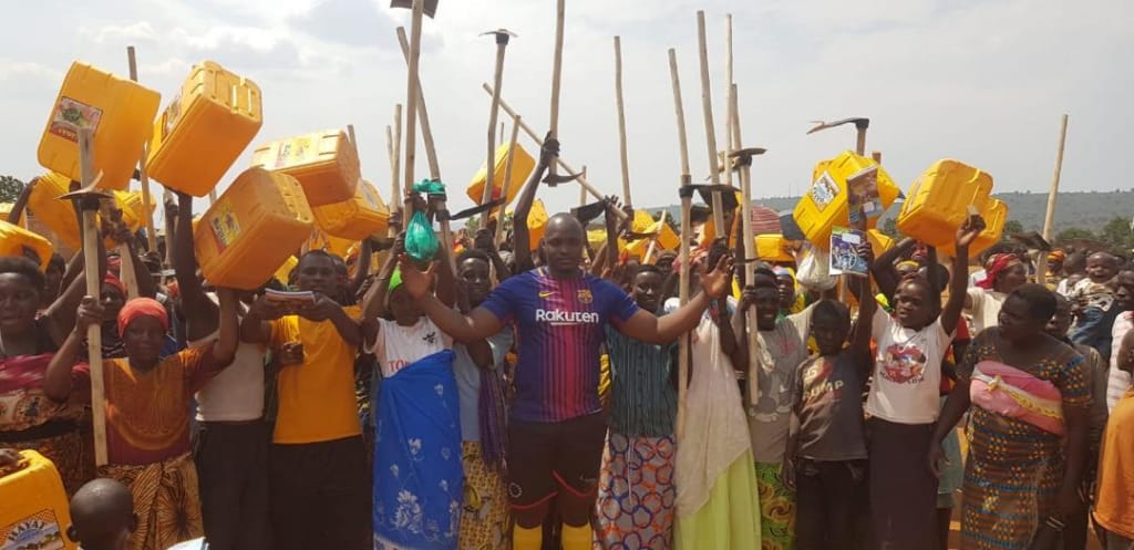 freelance_BDI's tweet photo. Rodrigue Nshimirimana a invité la population de Busoni à rester sereine et vigilante, surtout que la province est frontalière. Il leur a exhorté de multiplier des activités de développement et développer l'esprit du patriotisme. 4// #Burundi #Busoni #Kurundo @IntumwaNews https://t.co/endMjwHWg9