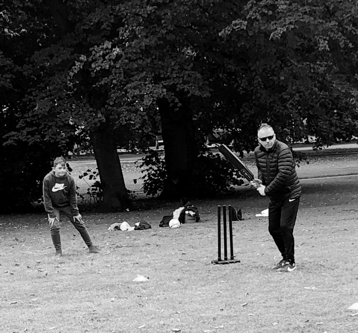 ParkLivesHull's tweet photo. Coach Duffy showing them how it’s done down at Pearson Park. @First4_Cricket session today as part of our ongoing work with key partners 😀 #ParkLivesHull #First4Cricket #Hull https://t.co/rKnCluGmi5