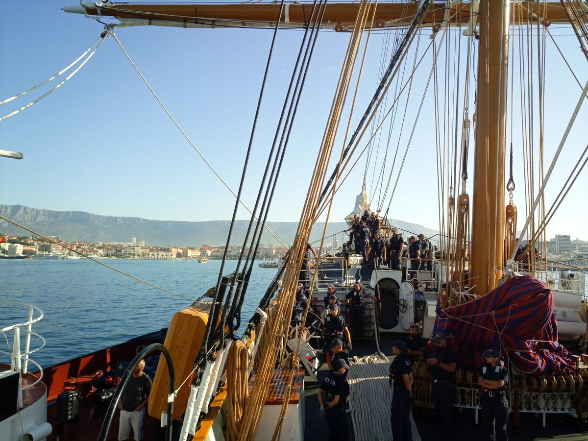 ItalianNavy's tweet image. #navePalinuro, con a bordo gli allievi marescialli del corso Themis, ha fatto ingresso oggi nel porto croato di #Spalato, seconda tappa della Campagna d&apos;Istruzione 2019
#MarinaMilitare #NoiSiamolaMarina #IlTuoFuturoèilMare
