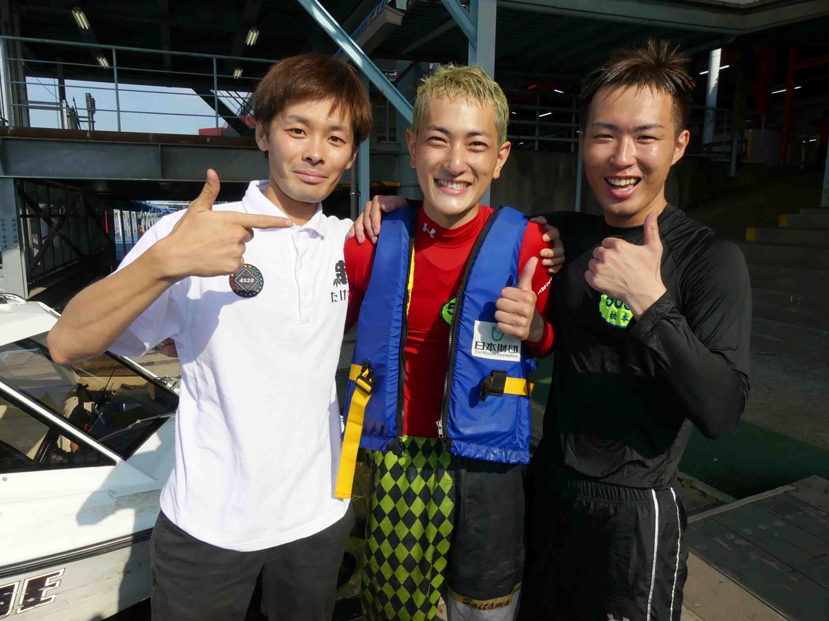 boatracetoda's tweet photo. 初勝利の水神祭を終えて埼玉支部🌟5066鈴木孝明選手からファンの皆��へ✨

「これからも一生懸命走るので、応援よろしくお願いします」 

今後のご活躍もとっても楽しみですね‼️ 
ご声援よろしくお願いいたします🤩

【戸田ボート大賞】明日2日目は9R6号艇で登場します🚤✨

https://t.co/mR9eBdIz9d https://t.co/FOQQwWqSBl