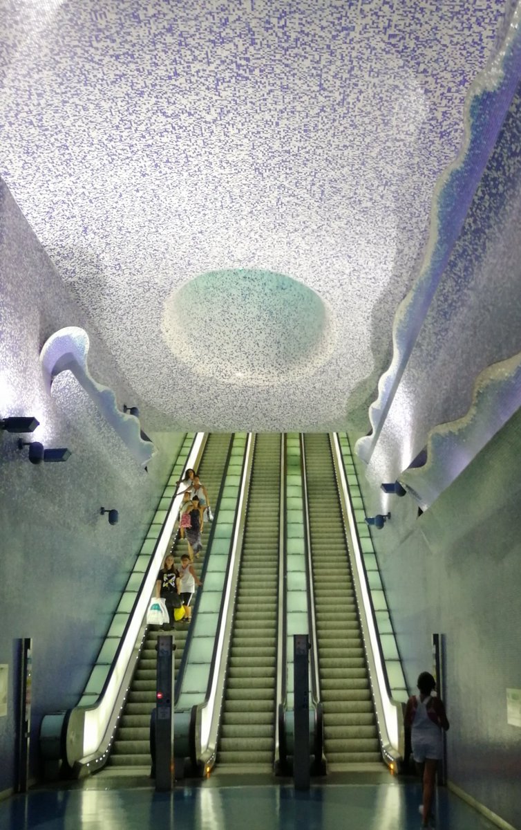 AleRomanell's tweet photo. #Napoli, la stazione #Toledo della Metro, realizzata al di sotto della falda acquifera. Rende l'idea?
#architettura #stazionidellarte #artecontemporanea https://t.co/JJgREaTP7y
