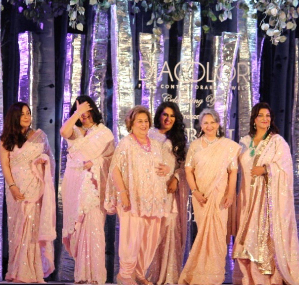 SoniAggarwal's tweet photo. More from last nights Savera Charity Gala hosted by #DiaColor - @dabiricouture had breathtaking clothes 😍 https://t.co/6211S3TjAf