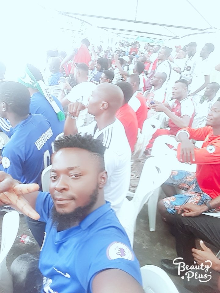 Flimzzy2's tweet image. Live from #WaveUrBanner reloaded.

Selfie done and dusted. 

@Brilafm889 
@Revolutionplus1 
#RevolutionPlusProperty