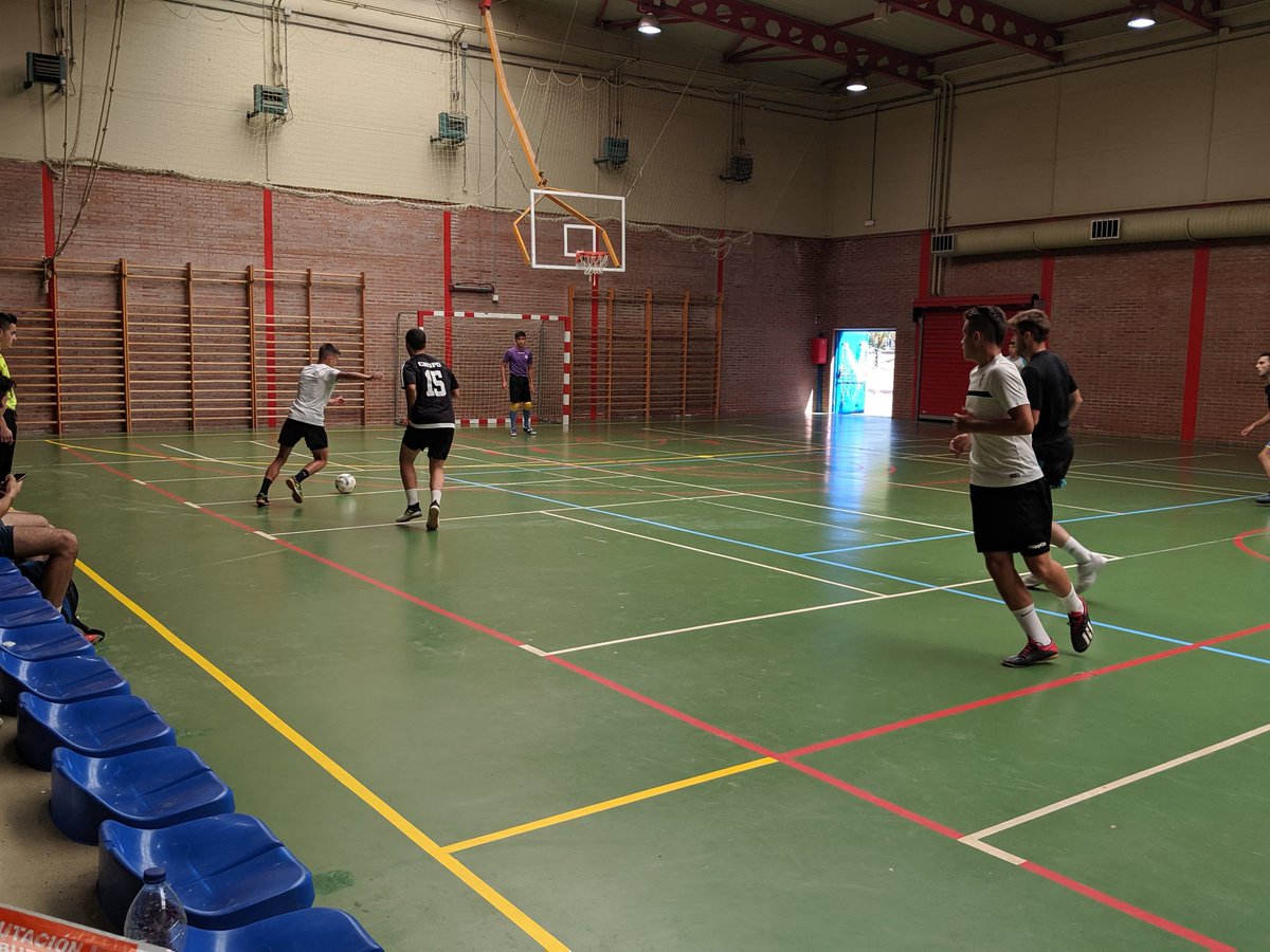 melgarfsala's tweet photo. #TorneoFutsalPeñas19
Comienza la segunda quincena semifinal entre DESMADRE - DESKARRILE. https://t.co/C5BPWlYR93