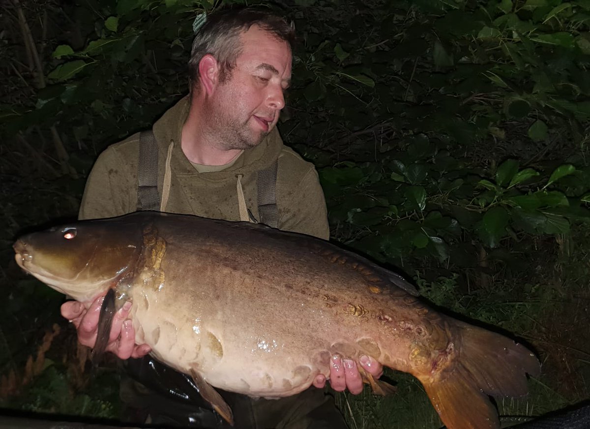 FFCBAITS's tweet photo. 💥Maybe crazy conditions out there this weekend but they bring rewards...Darren Brown with his new PB of 29lb and Andy getting instant results on using our "Pearl" for the first time and also another PB of 24lb for Clive also on "Pearl"💥 https://t.co/Y7KLdaeLUq
