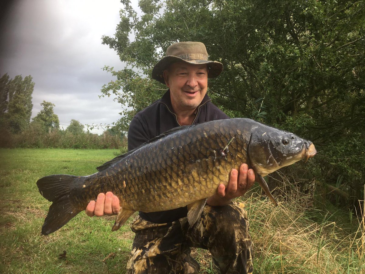 FFCBAITS's tweet photo. 💥Maybe crazy conditions out there this weekend but they bring rewards...Darren Brown with his new PB of 29lb and Andy getting instant results on using our "Pearl" for the first time and also another PB of 24lb for Clive also on "Pearl"💥 https://t.co/Y7KLdaeLUq