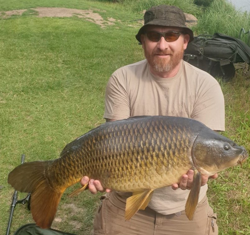 FFCBAITS's tweet photo. 💥Maybe crazy conditions out there this weekend but they bring rewards...Darren Brown with his new PB of 29lb and Andy getting instant results on using our "Pearl" for the first time and also another PB of 24lb for Clive also on "Pearl"💥 https://t.co/Y7KLdaeLUq