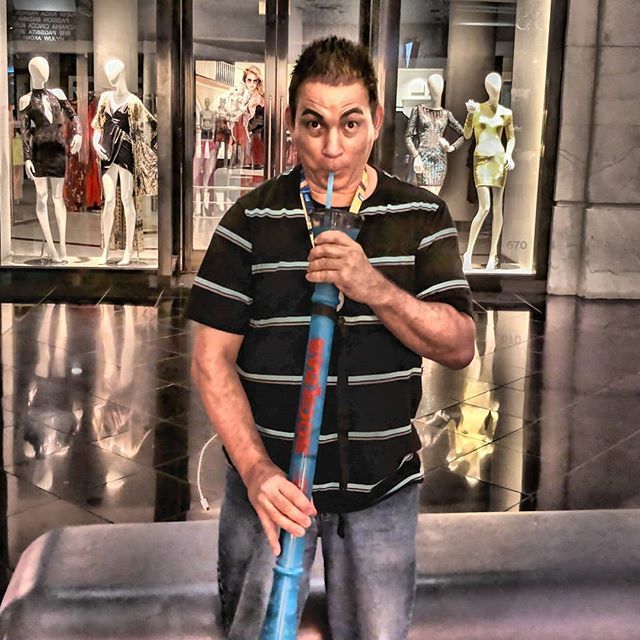 DJDennisJ's tweet photo. Last time I was here I got the 88oz guitar. So the next step up is the 100oz Super Yard, naturally. https://t.co/4ajZd0e7xL https://t.co/V9tegC694c