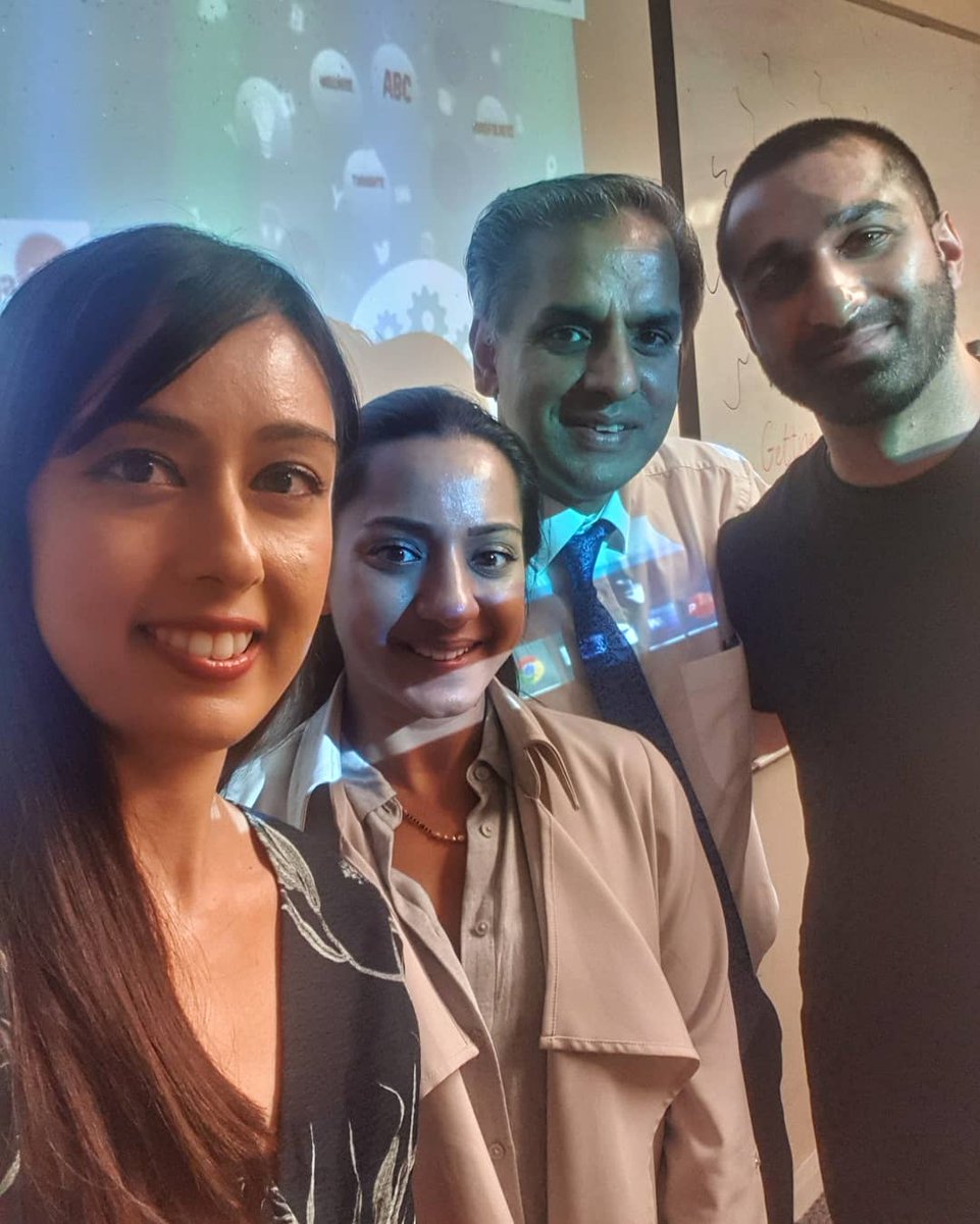 MindNinja2's tweet photo. A great Friday evening teaching at Lowfield Dental Centre, Session 2 of our intervention: Getting into your thoughts. Really engaged crowd and awesome feeback. We talked about CBT application and mindfulness🧠🧘🏾‍♀️ https://t.co/mrhU7hx1Tc