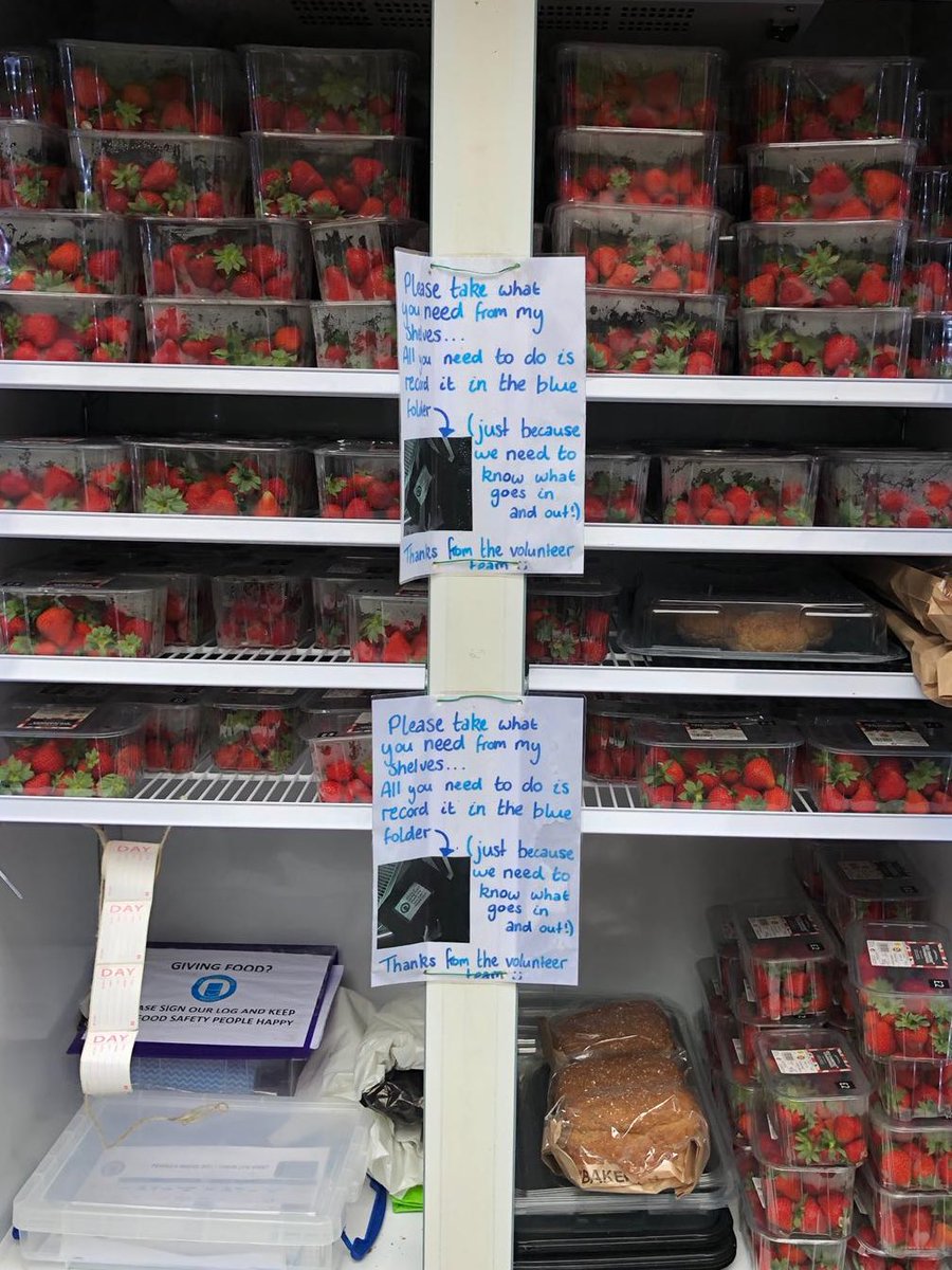 PeoplesFridge's tweet photo. We’re on the look out for people or projects to help use up a fridge full of strawberries! Kindly delivered today by Nick from @marksandspencer - all in date until 11th-13th Aug. Please help yourself and spread the word 🍓🍓🍓 #community #food #strawberries #brixton #surplusfood https://t.co/NpKjWRGfw3
