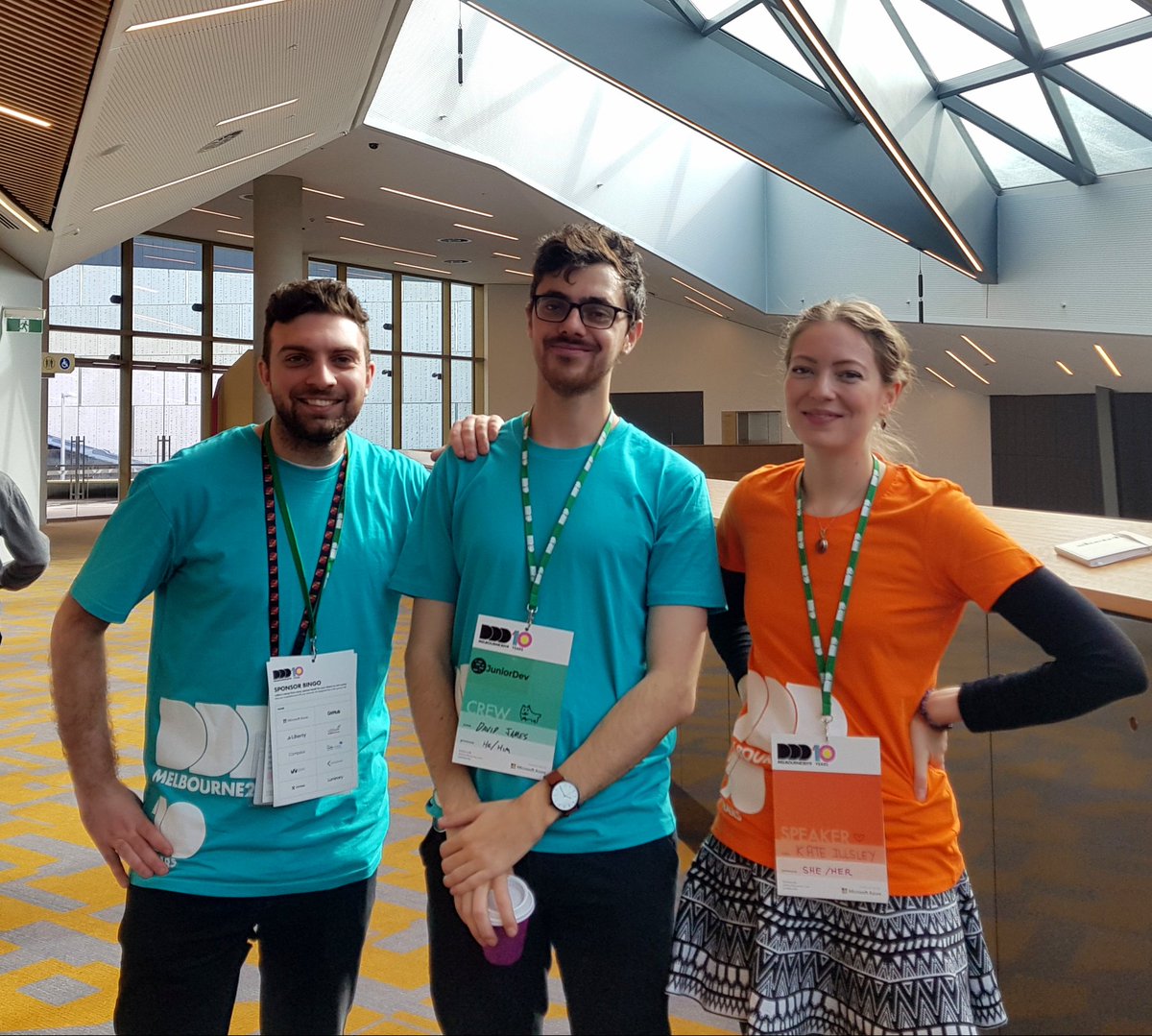 Sometimes the inbetween parts of a conference can be some of the best parts. 
Up on the <a href="/juniordev_io/">Junior Dev 🌈</a> level with my faves @daviddeejjames &amp; <a href="/thesillyjames/">James Formica</a> 
💙💙🧡
#DDDMelb2019