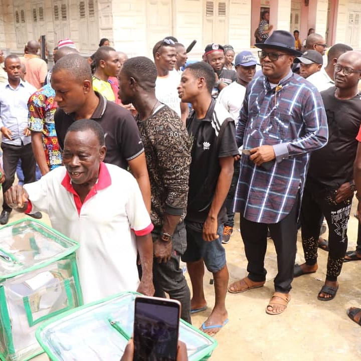DanielMarkson3's tweet photo. 2019 LOCAL GOVERNMENT ELECTION.

The Commissioner for Information and Orientation Hon. Daniel Iworiso-Markson exercises his franchise at his polling unit (unit 1,ward 11).

Location:Opume,Ogbia local Government Area, Bayelsa State.

Election in Opume is free, Fair and Credible. https://t.co/YlStSE2kqN