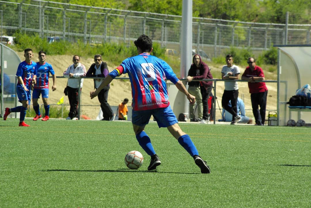 davidgar_97's tweet photo. Fue un orgullo llevar estos colores pero llego el momento de la despedida y solo tengo palabras de agradecimiento. Muchas gracias @CDPlata1945 por dos años maravillosos. Siempre tendreis un hueco en mi corazón ⚽ https://t.co/wtyovH95cT