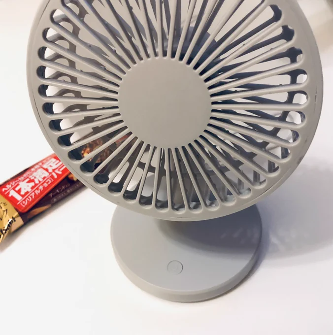 DAISOの扇風機、強さも3段階変えられてなかなか良いじゃん。 