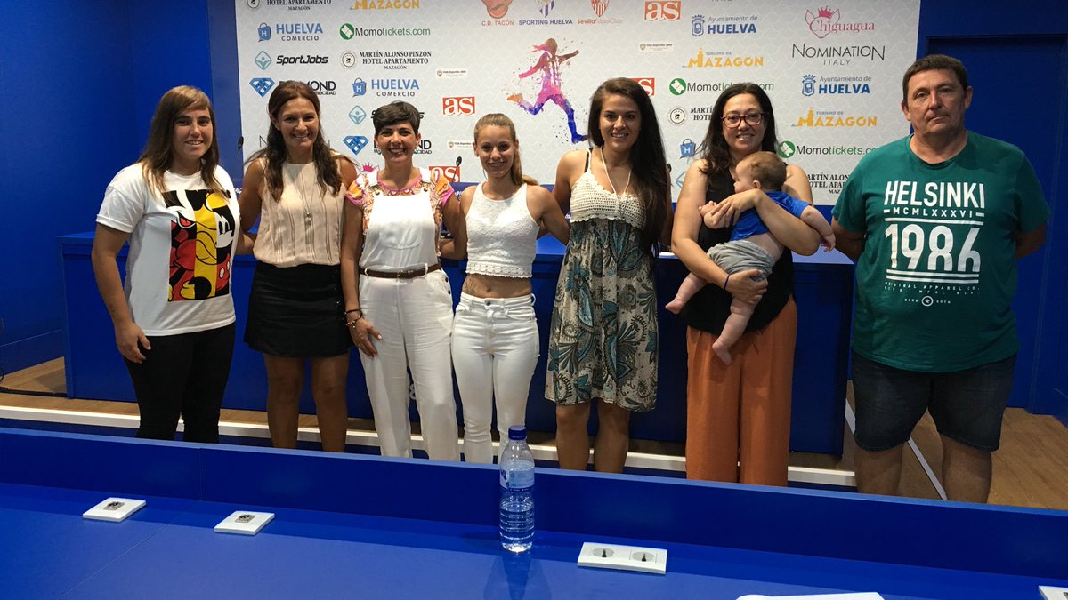 Finaliza la reunión de los clubes onubenses femeninos de fútbol y fútbol sala con Meritxell Rubio. Ilusionados con el trabajo que tenemos por delante.