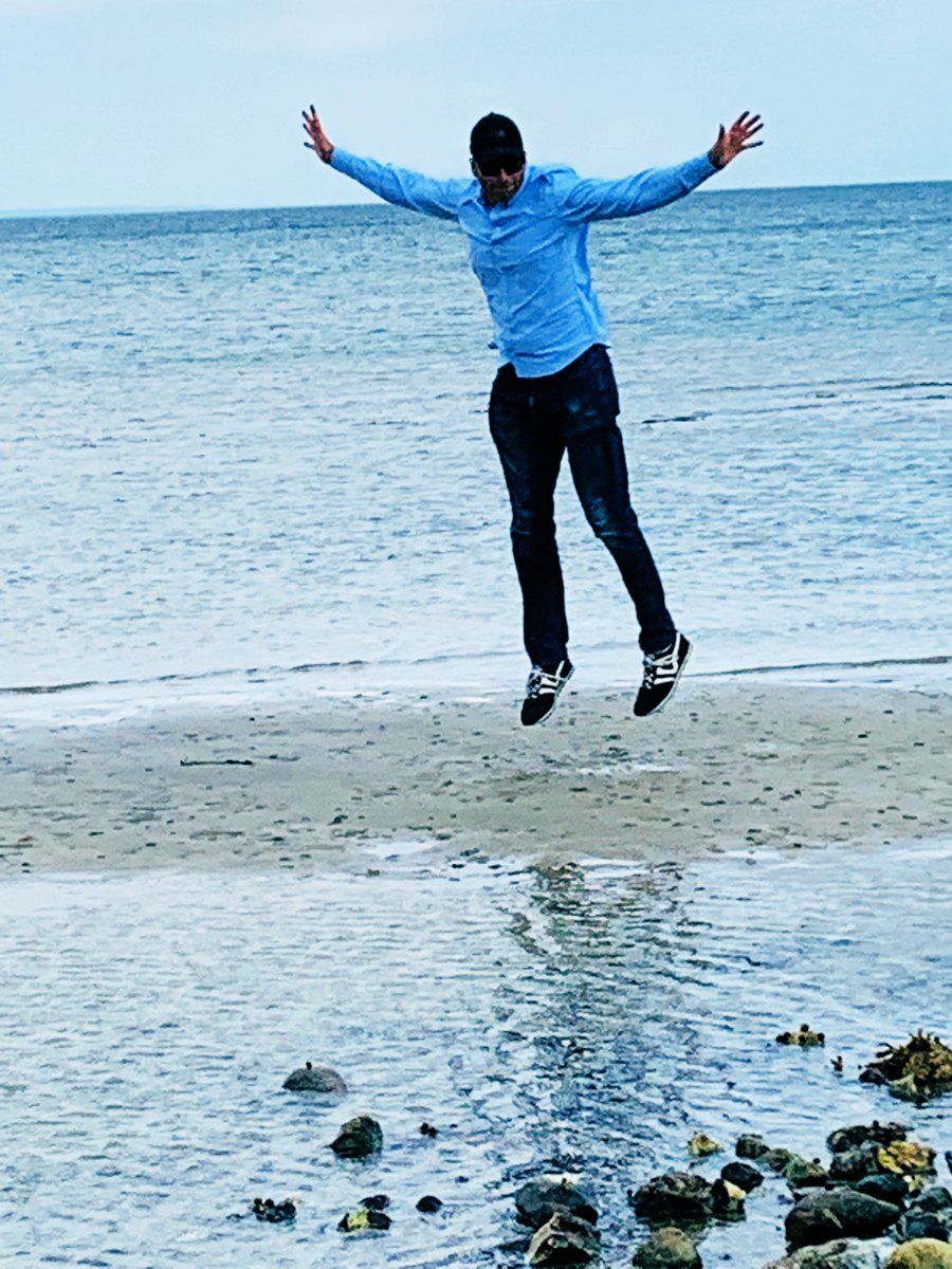 lizmead867's tweet image. Happiness is ......? #Beingbigkids #puddlejumping