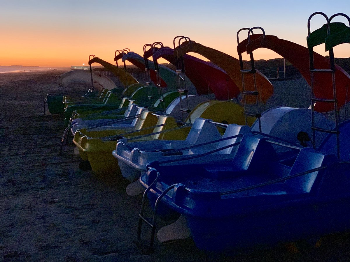 wear_108's tweet photo. El día ha terminado. Recogemos velas. Playa de Los Enebrales. #wear_108 #beachlife #Andalucia #sunset #Summer19 https://t.co/jgi7hLbatR