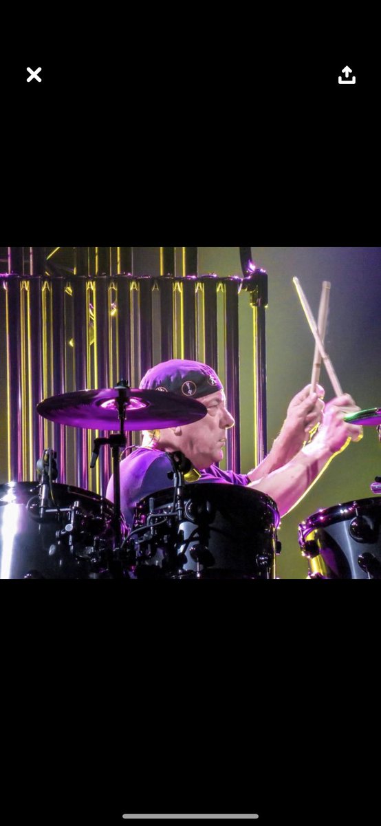 vivien2112's tweet image. Pariah dogs and wandering madmen
Barking at strangers and speaking in tongues
The ebb and flow of tidal fortune
Electrical changes are charging up the young
It’s a Far Cry from the world we thought we’d inherit...

Happy Pratturday #Rushfamily @RushFamTourneys