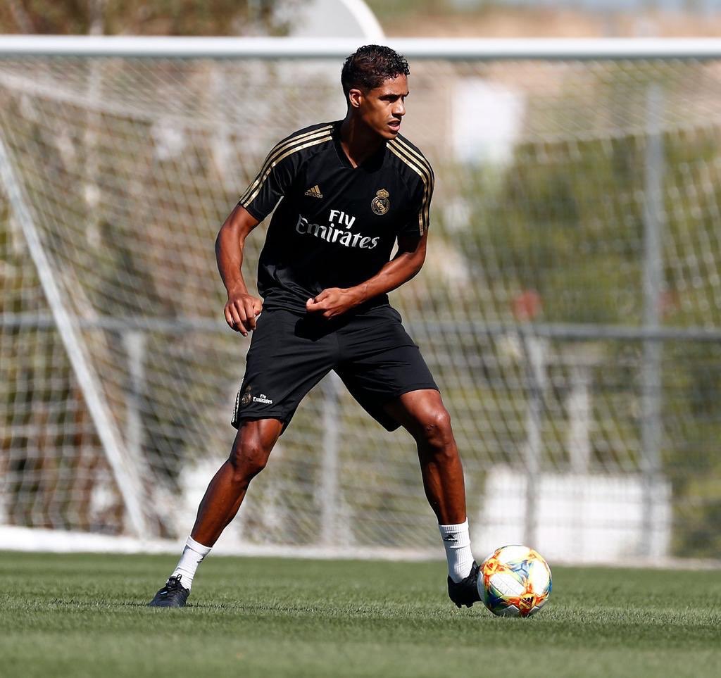 Training before the game VS. Roma tomorrow !  ⚽️💥 #TeamVarane <a href="/realmadrid/">Real Madrid C.F.</a>