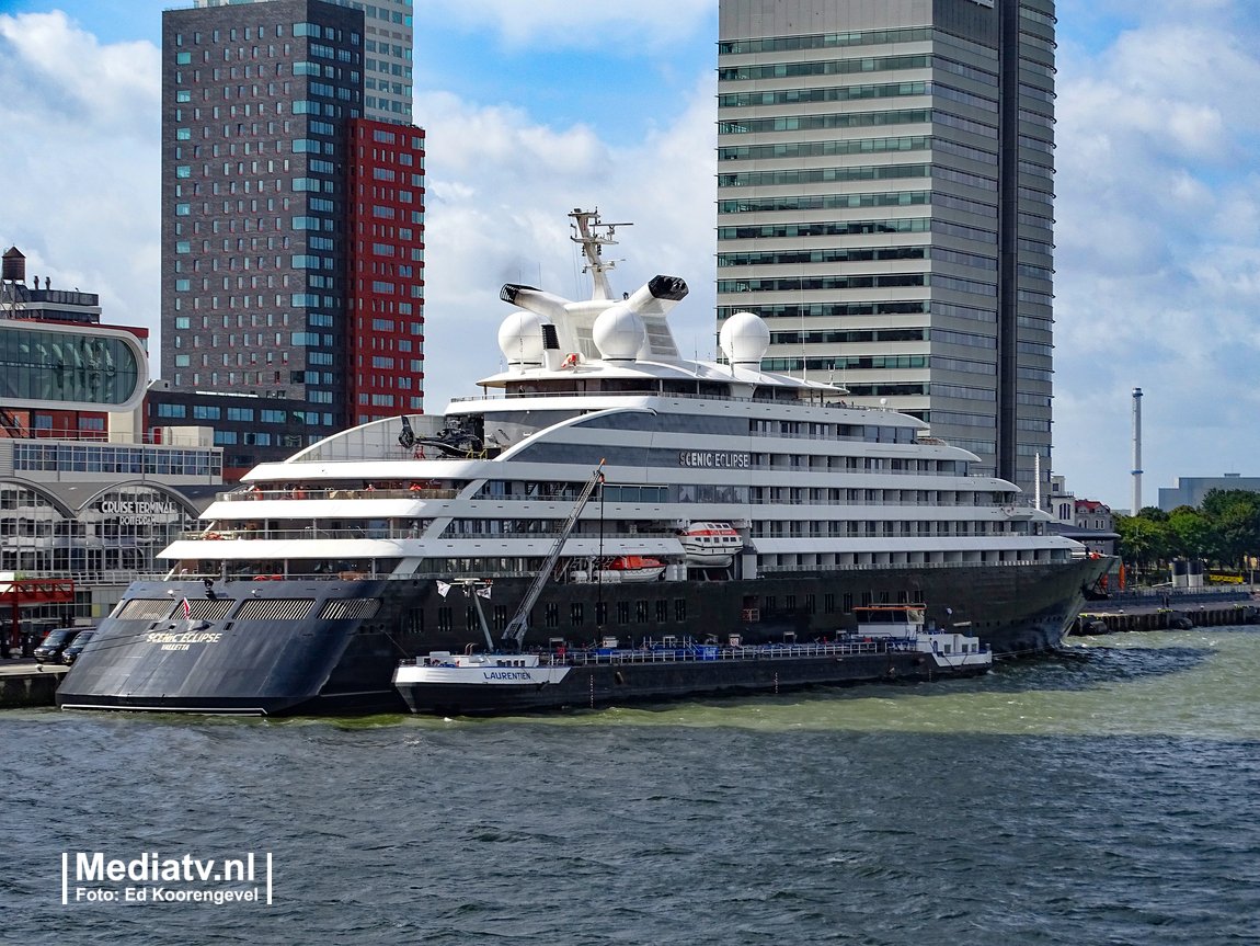 mediatvnl's tweet photo. Het zeer luxe 6-sterren jacht Scenic Eclipse ligt tot en met zondag bij de Cruise Terminal Rotterdam. https://t.co/MQDqxAlrJ0