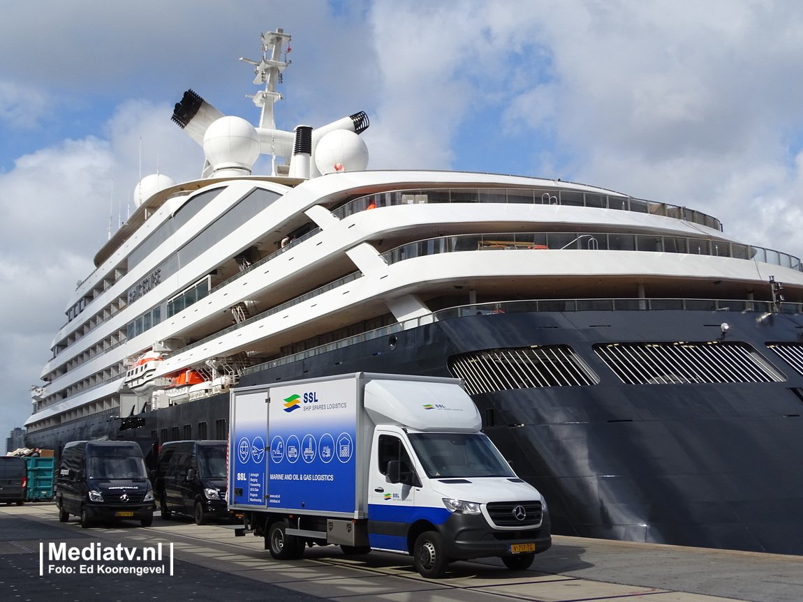 mediatvnl's tweet photo. Het zeer luxe 6-sterren jacht Scenic Eclipse ligt tot en met zondag bij de Cruise Terminal Rotterdam. https://t.co/MQDqxAlrJ0