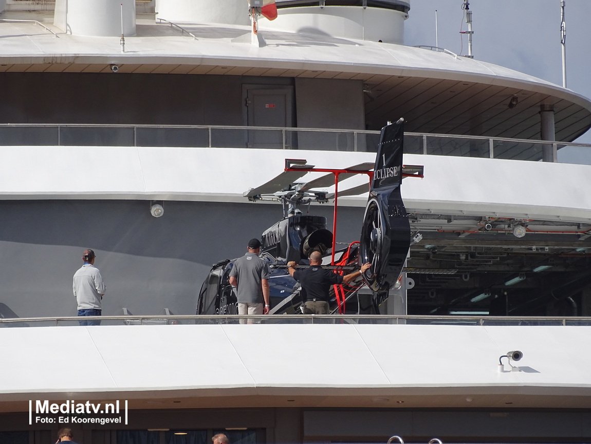 mediatvnl's tweet photo. Het zeer luxe 6-sterren jacht Scenic Eclipse ligt tot en met zondag bij de Cruise Terminal Rotterdam. https://t.co/MQDqxAlrJ0