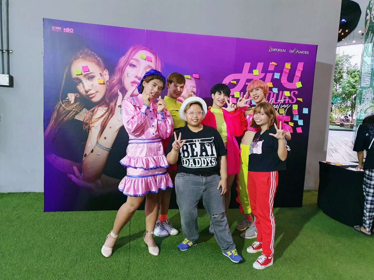 puipuiimnida's tweet photo. Ting Style & Hello Welcome
กับงาน Hi-U Hi Yours 1st Fan Meeting
พบความสนุกสนานได้เร็วๆนี้
ฝากกดไลค์ กดแชร์ กดติดตามเพจเฟสบุ๊ค Ting Style และที่สำคัญอย่าลืม ตามไปกด Subscribe Youtube >>> Ting Style ให้ด้วยนะคะที่รัก 😘
#TingStyle #HelloWelcome
#Hi_U #MBOOfficial #Hi_U1stFanmeeting https://t.co/3TLvDhcBaZ