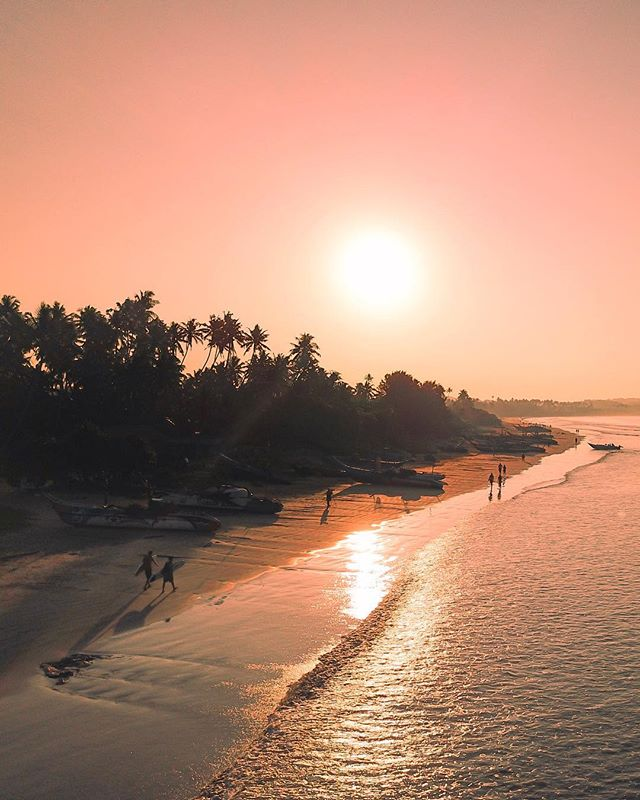 knowSLfeed's tweet photo. Here’s wishing you a golden Saturday evening. More: https://t.co/p5ZROjpPNi or by downloading the #KNOWSLAPP

Photo: @pashasobe. #KNOWSL #KNOWSRILANKA #SRILANKA #WELIGAMA #weekend #weekendvibes https://t.co/Rrv8haZkEy