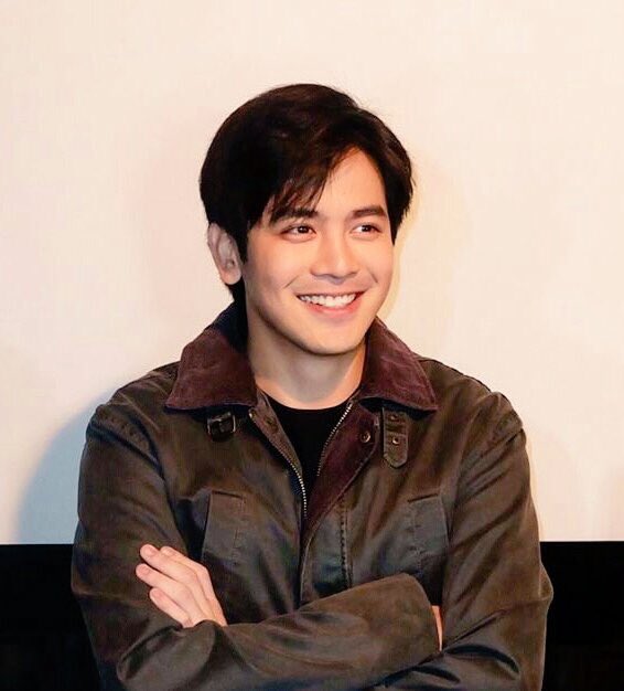 iamjoshuagarcia's tweet photo. Pssst! What’s new? https://t.co/TsMk59qdIK