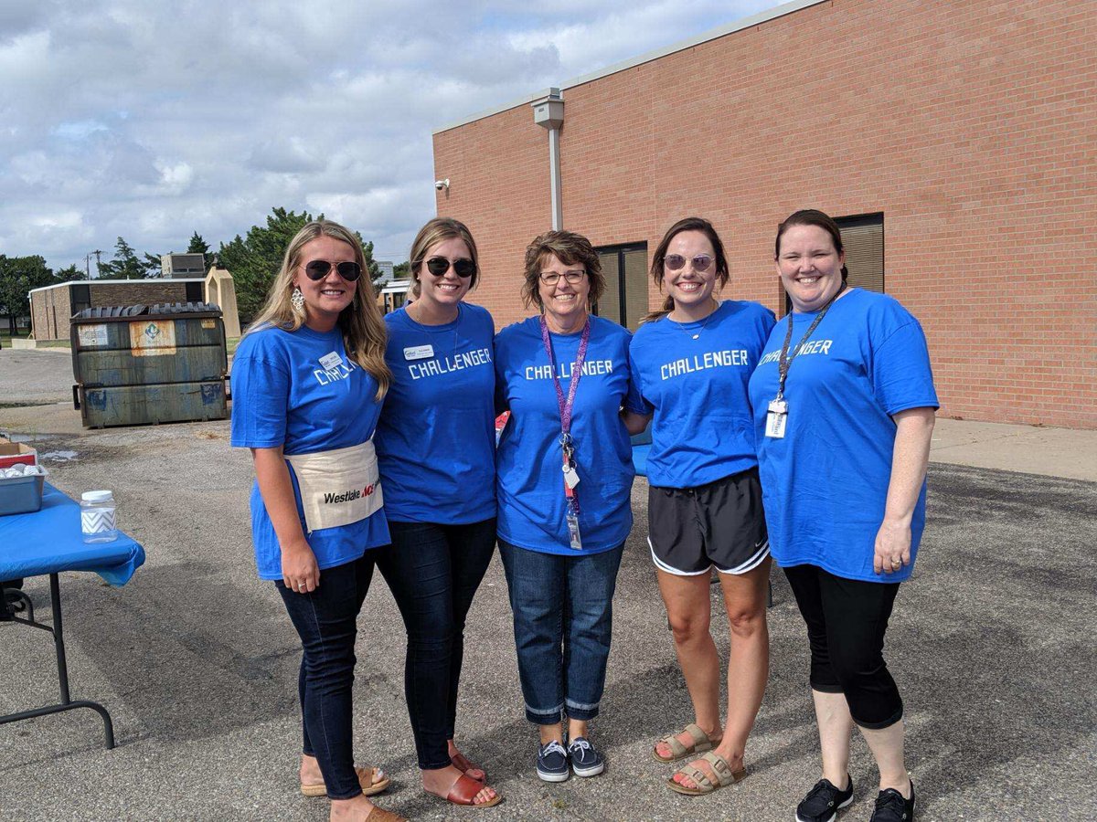 pscheer10's tweet photo. A great time was had by all at the Challenger BBQ last night! Such a fun way to welcome new families into our Challenger Family! See you all on Monday @ Open House! 😊💙 @USD265_Goddard @USD265_CHA https://t.co/82jaZ6eLfO