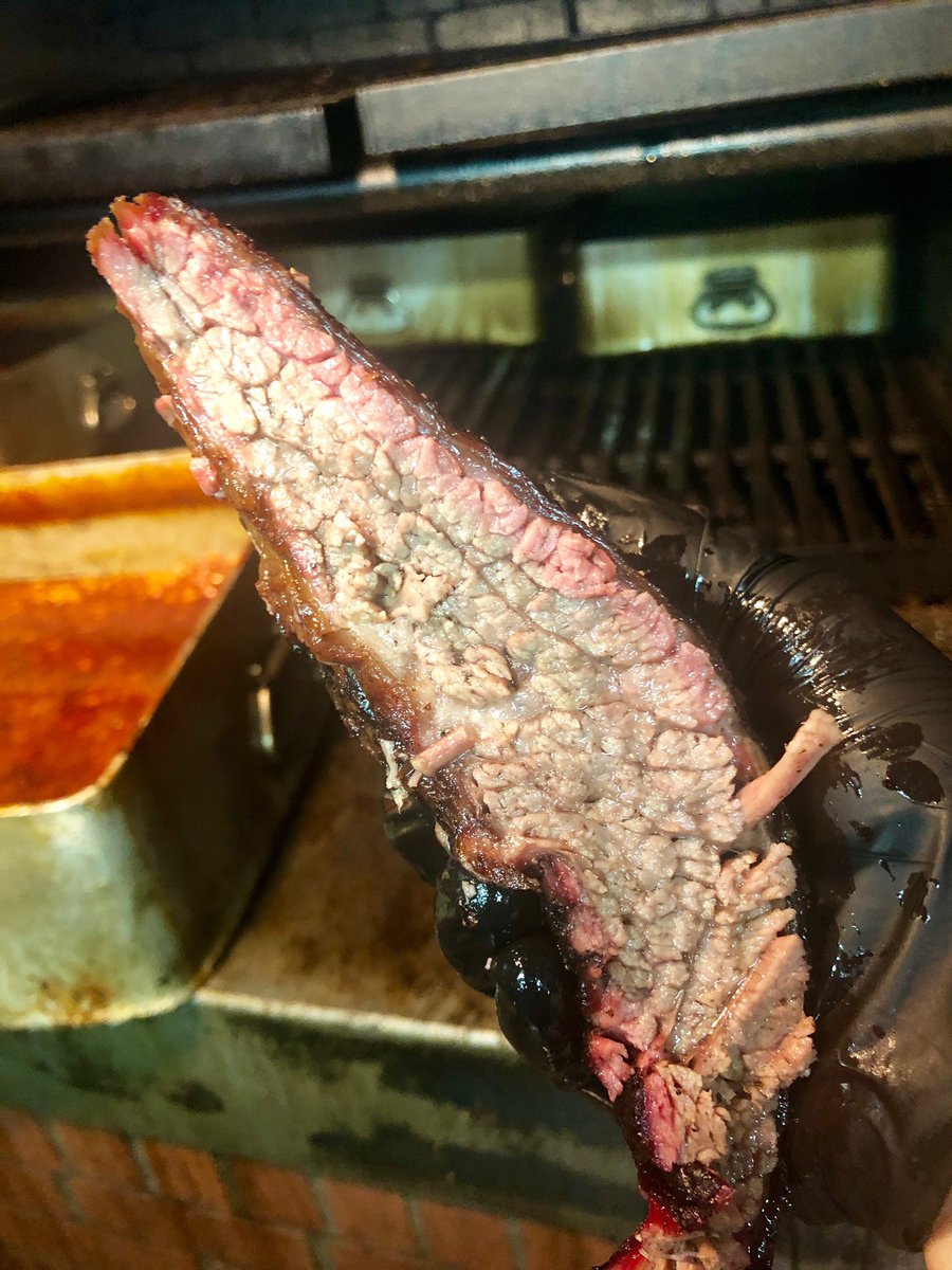 jackstackbbq's tweet photo. These ends were made for burnin’, and that’s just what they’ll do. So drop that boring lunch and hit that Jack Stack Barbecue. ⁣#BurntEnds #Lunch #HitIt https://t.co/8vuw8ZDzKk