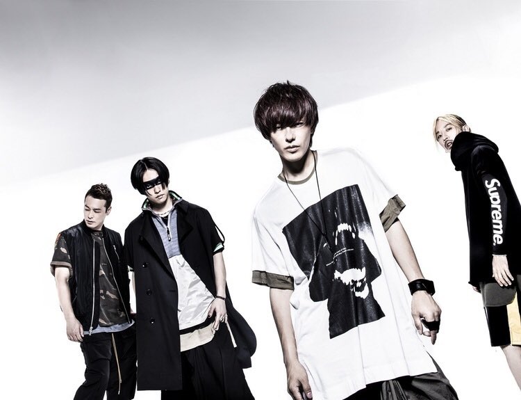SpyairB's tweet photo. SPYAIR メジャーデビュー9周年！！
今はやらなくてはいけない事に集中してバンドとして更なる飛躍を目指してるSPYAIRですが
Familyも更なる団結力でSPYAIRを支えてあげられるように..
次のライブまで期間は空きますが今はそれを楽しみに日々頑張りましょう
9周年おめでとうございます！！
#SPYAIR https://t.co/OO6dJEmsjq