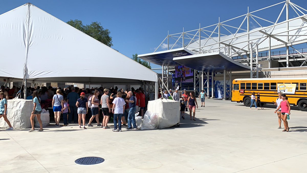 billcrim's tweet photo. When hundreds of volunteers come together to support education #stuffthebus @uwsl @RioTinto @realsaltlake https://t.co/P8KN8IHOKe