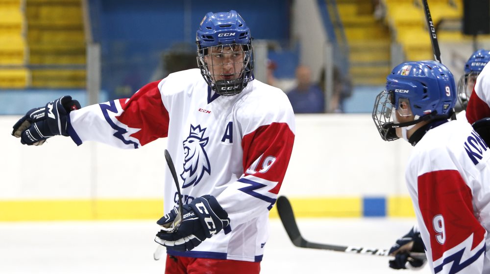 He enjoys playing. Педро гонсалес суарес испания. Манчестер юнайтед ливерпуль. Гонсало игуаин 2021. Lyrics melody обои.