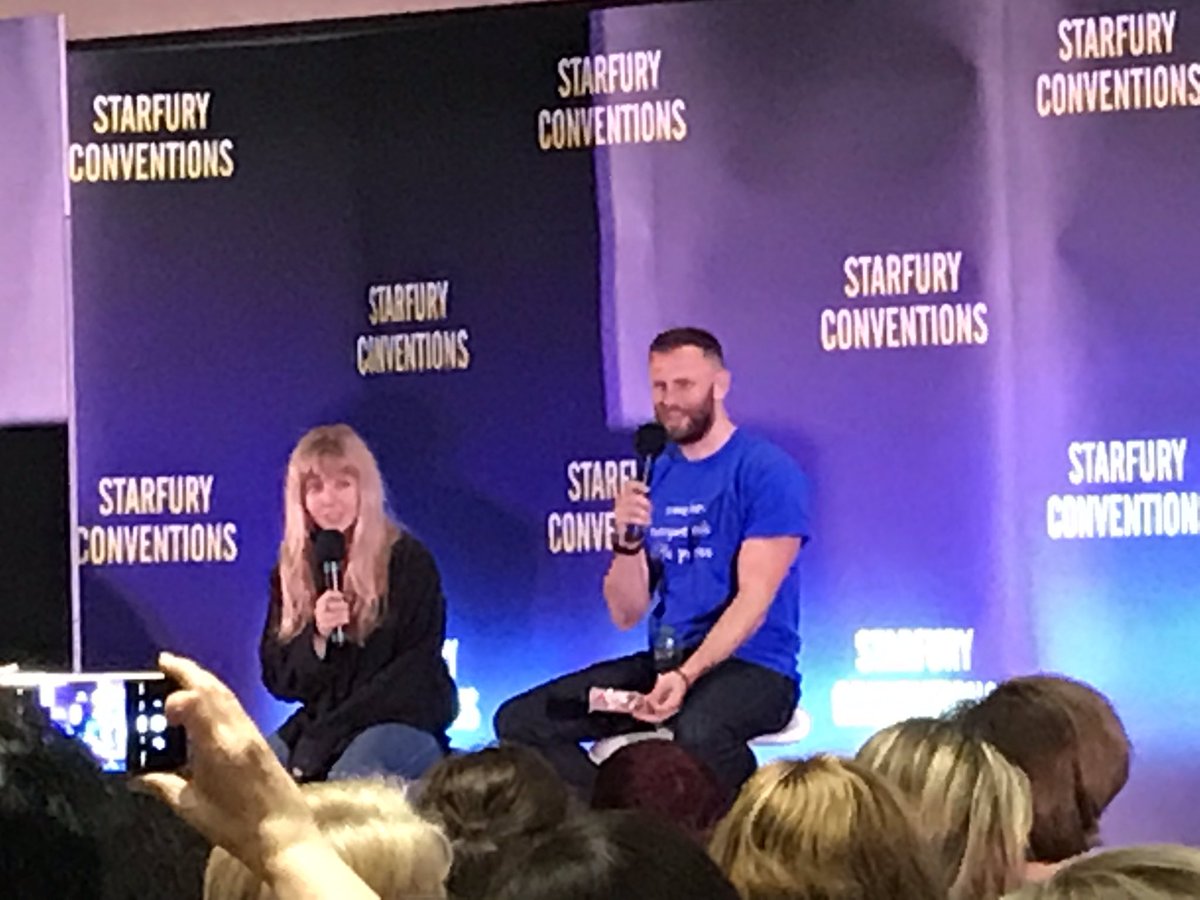 DutchOutlanders's tweet photo. We have a great time in Birmingham 🇬🇧 @starfuryevents #outlander ❤️💙 thank you @seanharry 👕😉🤗 https://t.co/juT2FACTRp