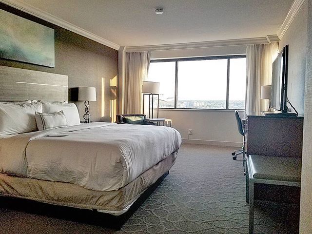 BehradTravels's tweet photo. Spacious and comfortable room at the @DeltaRichmond with views of the James River.
#BehradTravels
#DeltaHotels #Marriott
#RichmondVA #VisitRichmond https://t.co/ZshJ6Ix9PC https://t.co/tP26nTPQMN