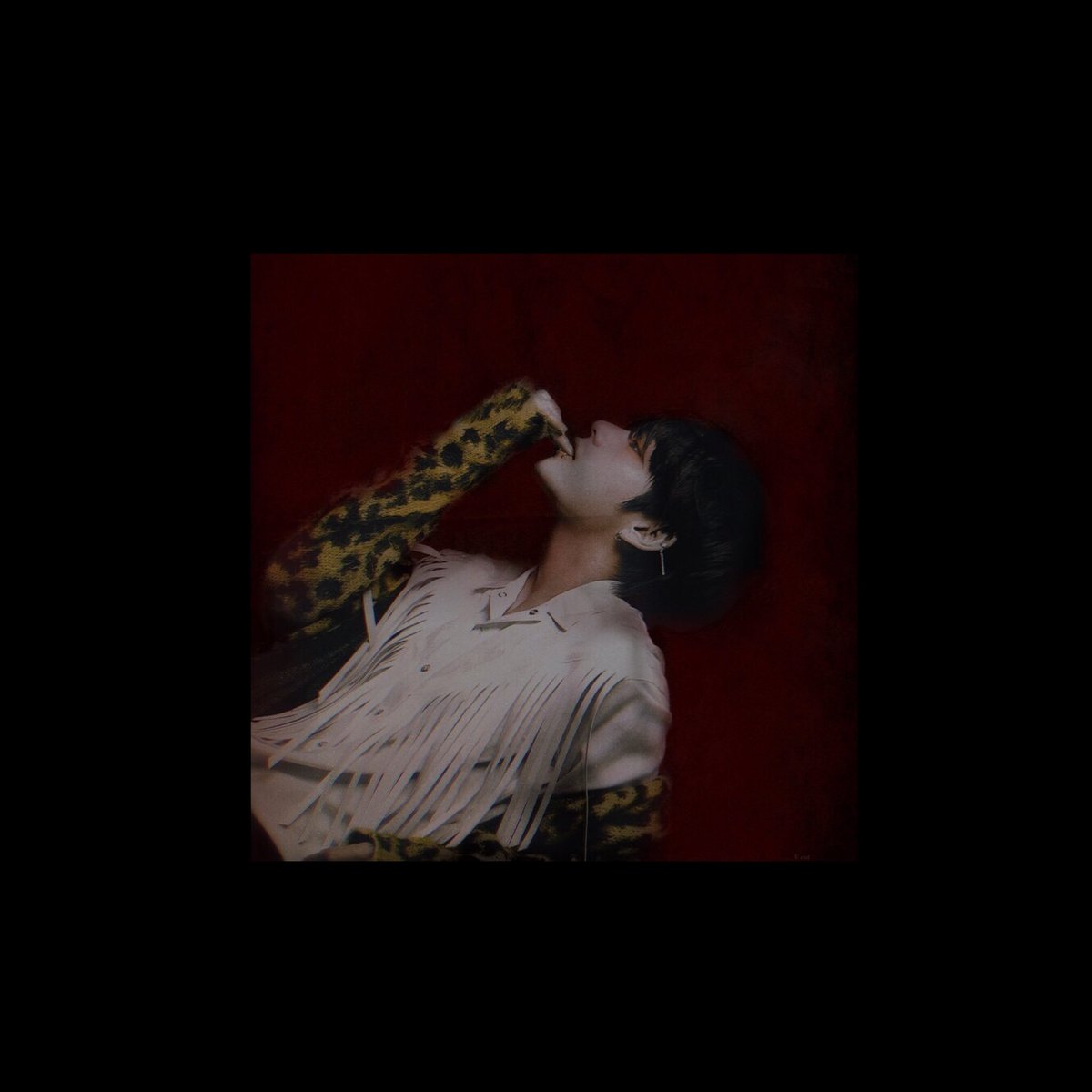 blackkspades's tweet photo. ⠀TW

        「 𝘭𝘰𝘰𝘬𝘪𝘦 ! 𝘭𝘰𝘰𝘬𝘪𝘦 ! let me clean the bloodstains from your lips . . . It would be a lie if I say I didn’t miss your crimson painted lips . . . The metallic flavor that I yearn for endlessly . 𝐍𝐨𝐰 𝐢𝐭’𝐬 𝐦𝐢𝐧𝐞 . 」

⠀ https://t.co/gYGEjUeo8j