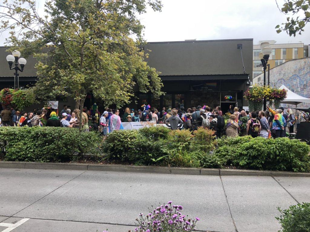 EmmaJerome's tweet photo. 15 minutes before the inaugural #ESPride march, over 100 people have gathered in front of Spectrum downtown to celebrate Eugene-Springfield history. @KEZI9 https://t.co/xAR9pmYfE7