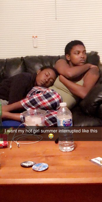 Today is my fianc&eacute; and I 1 year Anniversary 😍☺️ never had this feeling ever in my whole life from me<a href="/tag/happynewyear"class="tags"><span>#happynewyear</span></a><a href="/tag/myemojiyear"class="tags"><span>#myemojiyear</span></a>