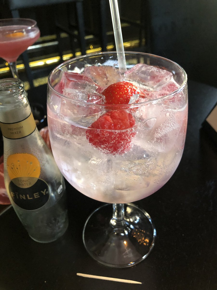 countessofsnark's tweet photo. A Pirate Queen and a pink gin & tonic at the best cocktail bar in Bruges. Cheers! #boozeoclock https://t.co/DFVGj9KE3K